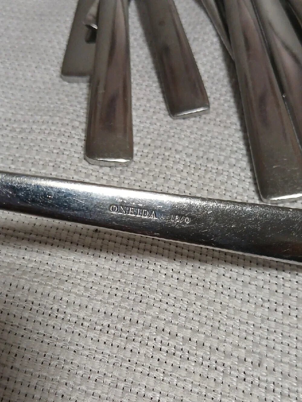 44 Pieces Oneida 18/0 Silver Stainless Steel Flatware Set